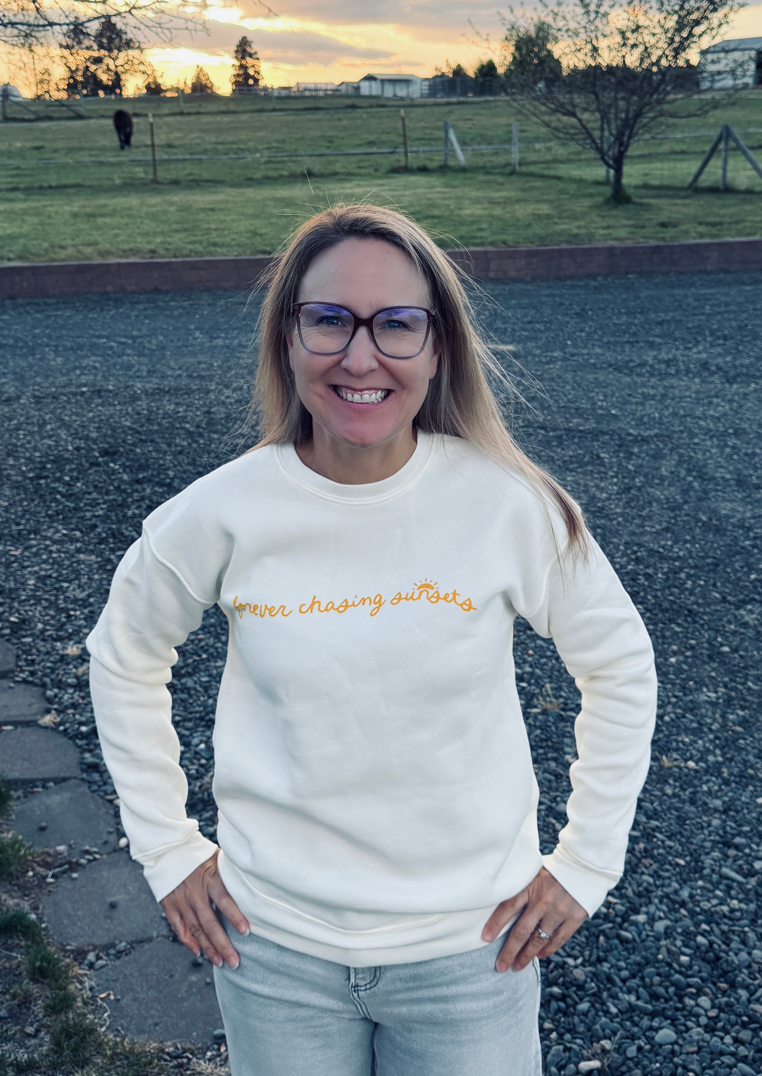 FOREVER CHASING SUNSETS  Graphic Sweatshirt
